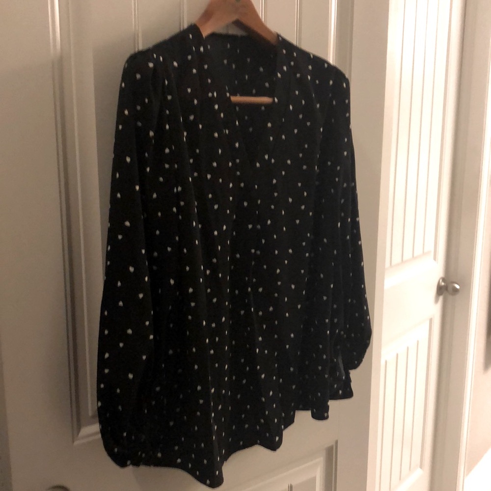 Boutique blouse black poly with white hearts